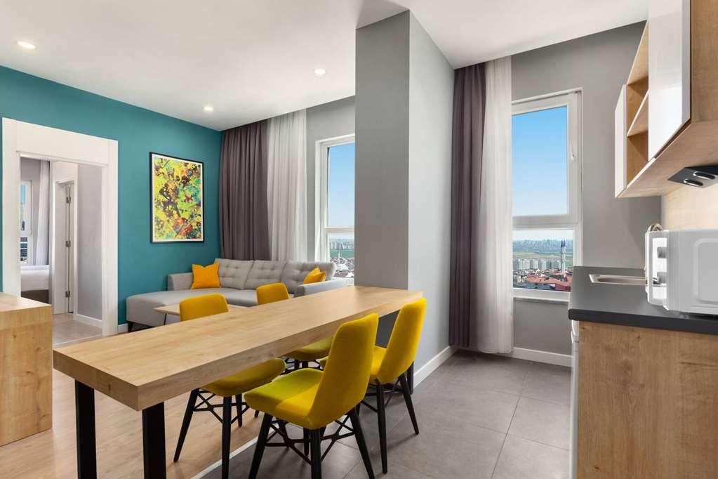 Days Inn & Suites By Wyndham Esenyurt Istanbul Room photo