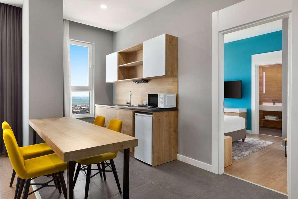 Days Inn & Suites By Wyndham Esenyurt Istanbul Room photo