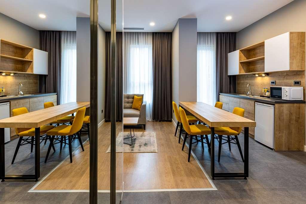 Days Inn & Suites By Wyndham Esenyurt Istanbul Room photo