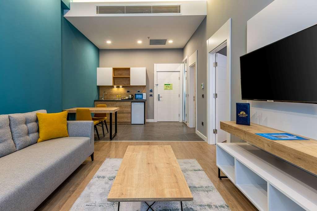 Days Inn & Suites By Wyndham Esenyurt Istanbul Room photo